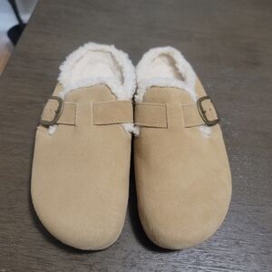 Cozy Tan Men's Slippers with Buckle